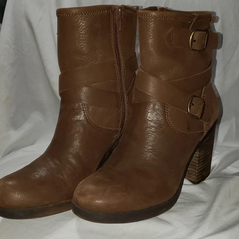 Lucky brand brown leather heeled boots strapped euc